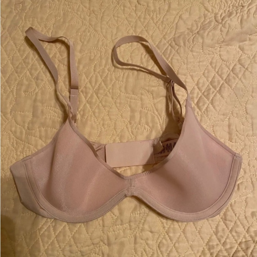 NWOT skims scoop bra. Never worn